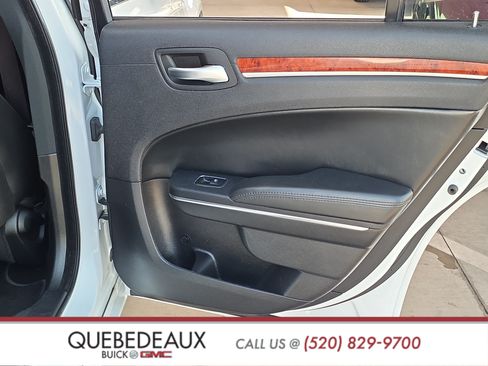 Used 2014 Chrysler 300 RWD image 21