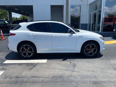 Used 2022 Alfa Romeo Stelvio Veloce AWD/4WD image 11