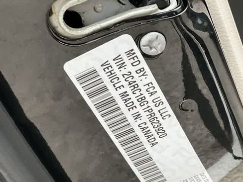 Used 2023 Chrysler Pacifica Touring-L image 27