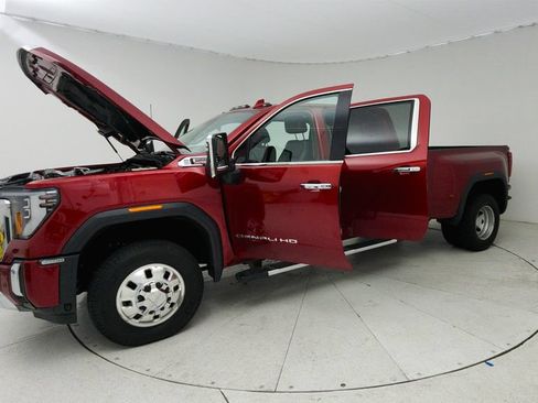 Used 2024 GMC Sierra 3500 Denali w/ Technology Package AWD/4WD image 10