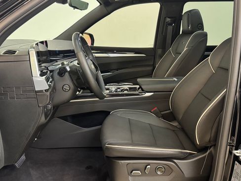 Certified 2025 Cadillac Escalade ESV Sport image 48