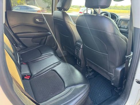 Used 2018 Jeep Compass Latitude w/ Cold Weather Group AWD/4WD image 7