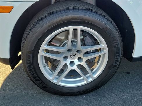 Used 2018 Porsche Macan Base image 5