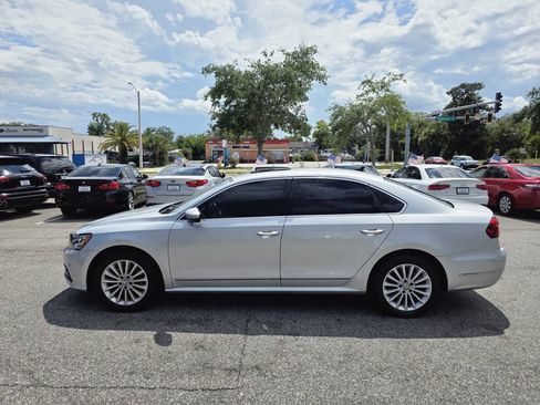 Used 2017 Volkswagen Passat 1.8T SE FWD image 7
