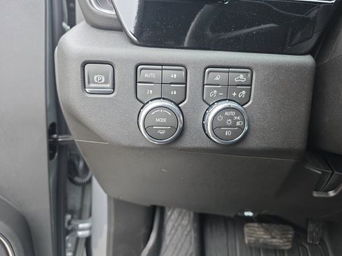 New 2026 GMC Sierra 3500 SLT w/ SLT Convenience Package image 22