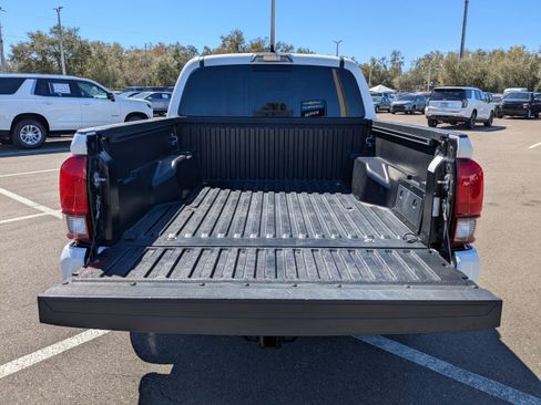 Used 2022 Toyota Tacoma SR5 w/ Technology Package image 12