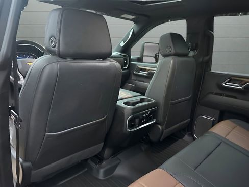 Used 2024 Chevrolet Silverado 2500 High Country w/ High Country Premium Package image 21