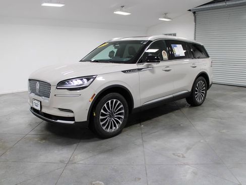 Used 2024 Lincoln Aviator Reserve w/ Equipment Group 201A image 4
