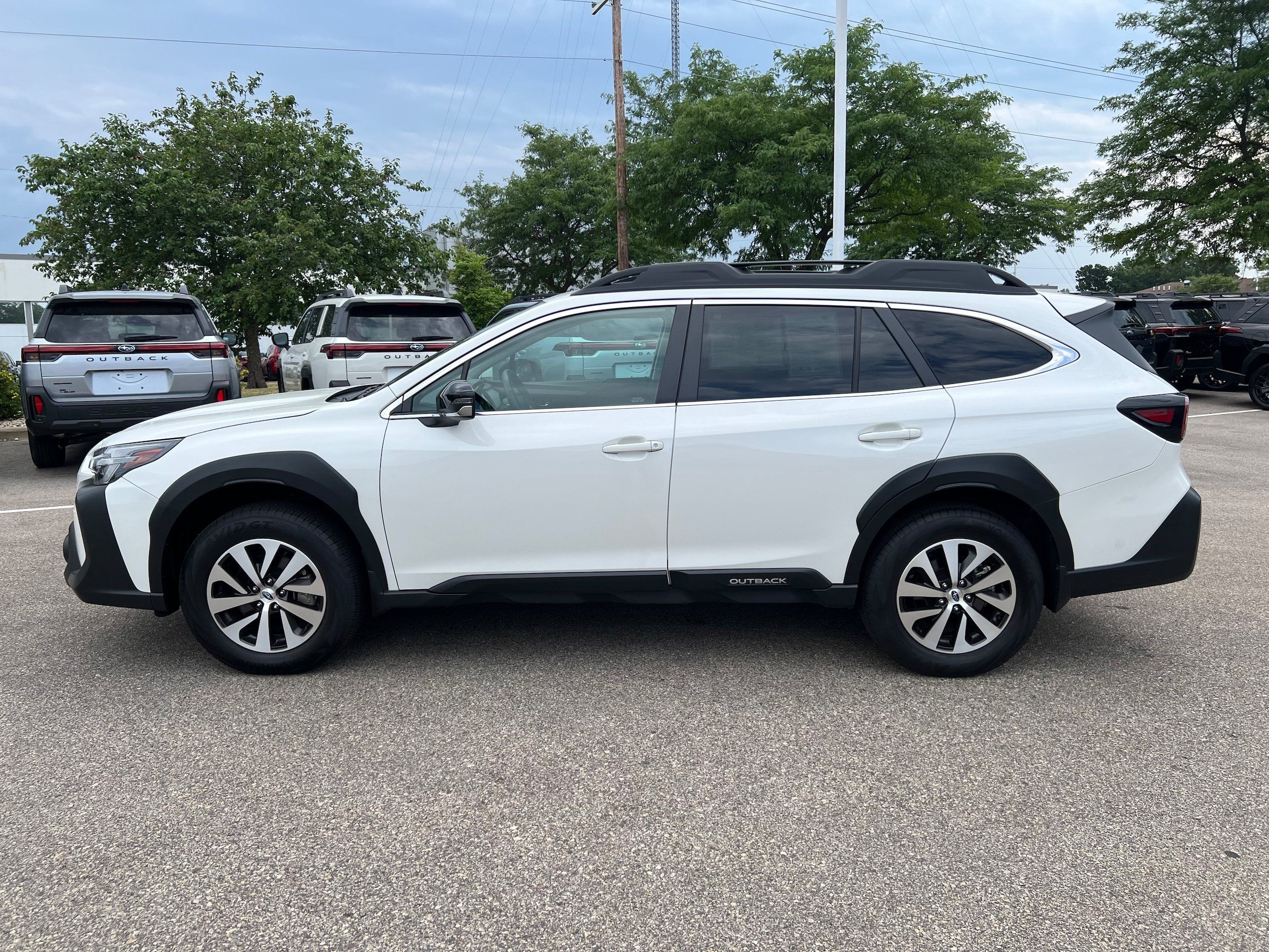 Certified 2025 Subaru Outback Premium w/ Popular Package #1A AWD/4WD image 4