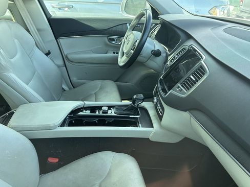 Used 2020 Volvo XC90 T5 Momentum FWD image 9