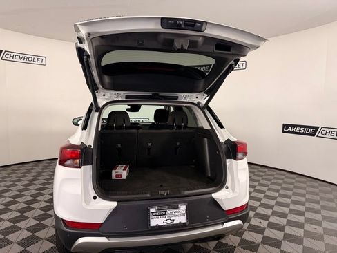 Used 2022 Chevrolet TrailBlazer LT w/ Sun and Liftgate Package FWD image 15