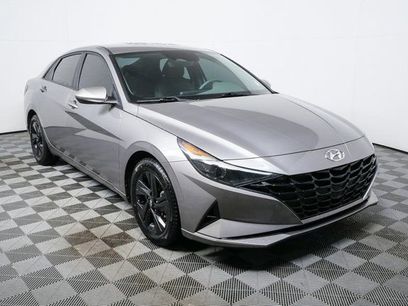 Used 2022 Hyundai Elantra SEL w/ Preferred Accessory Package