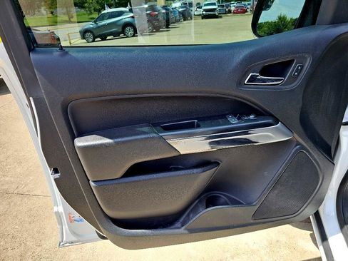 Used 2022 Chevrolet Colorado LT w/ Fleet Safety Package image 13