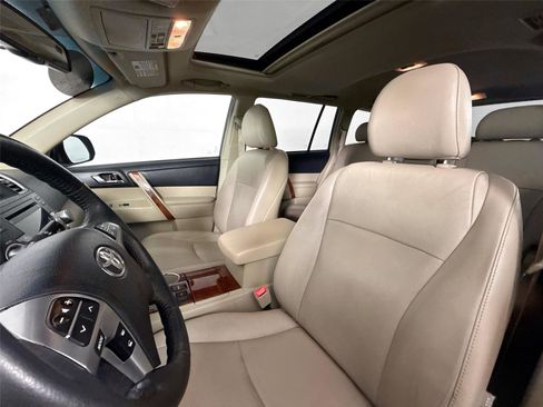 Used 2012 Toyota Highlander Limited image 3
