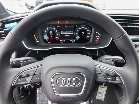 Used 2025 Audi Q3 2.0T Premium w/ Black Optic Sport Package image 15