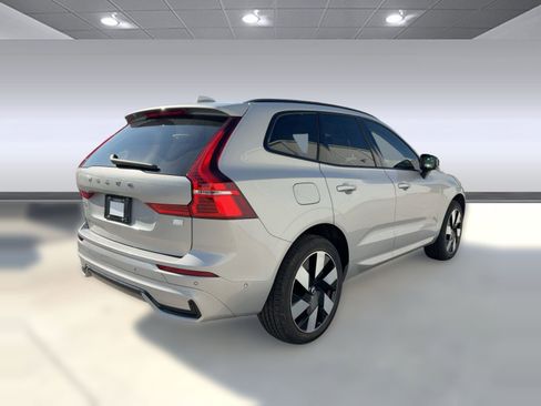 Certified 2023 Volvo XC60 T8 Plus w/ Climate Package image 9