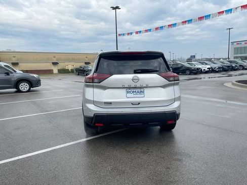 Used 2025 Nissan Rogue SV image 4