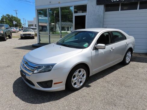 Used 2010 Ford Fusion SE FWD image 1