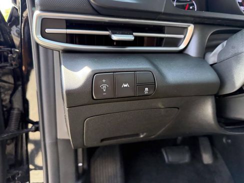 Certified 2023 Hyundai Elantra SEL FWD image 17