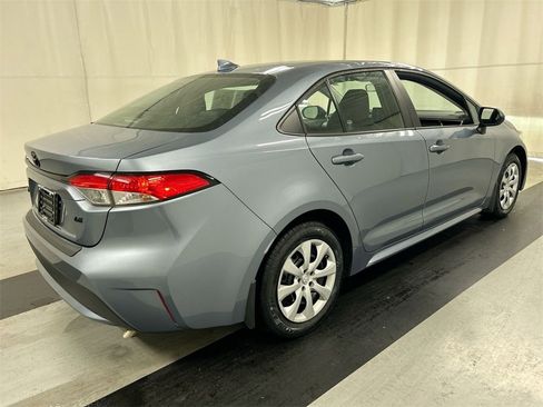 Used 2022 Toyota Corolla LE image 2