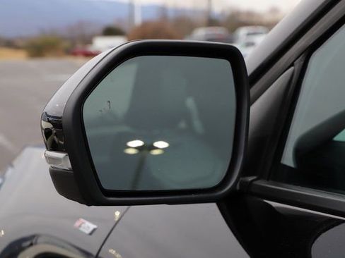 Used 2025 Ford Explorer ST-Line w/ ST-Line Street Pack image 11