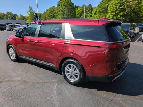 Used 2023 Kia Carnival LX FWD image 5