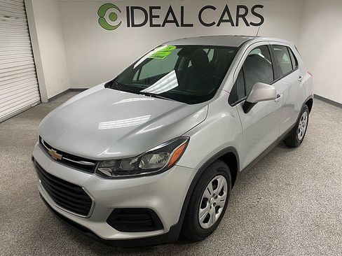 Used 2018 Chevrolet Trax LS image 1