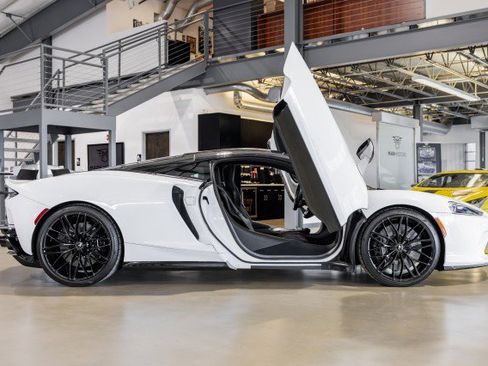 Used 2023 McLaren GT image 9