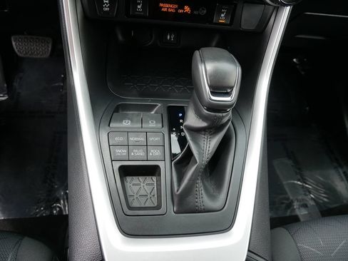 Certified 2019 Toyota RAV4 XLE w/ Convenience Package AWD/4WD image 17