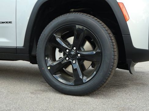 New 2026 Jeep Grand Cherokee L Limited RWD image 5
