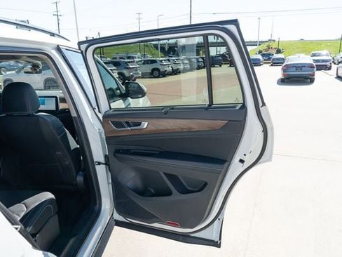New 2026 Volkswagen Atlas SE FWD image 16