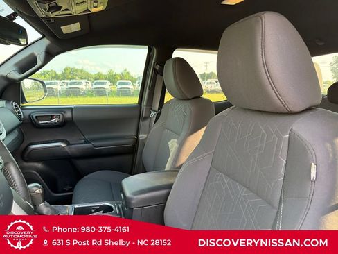 Used 2017 Toyota Tacoma TRD Off-Road w/ Tow Package AWD/4WD image 13