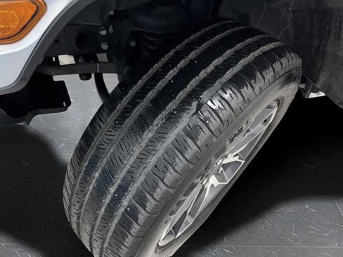 Used 2024 Jeep Wrangler Unlimited image 33