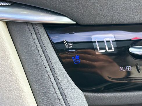 Used 2022 Cadillac XT5 Premium Luxury w/ Technology Package AWD/4WD image 21