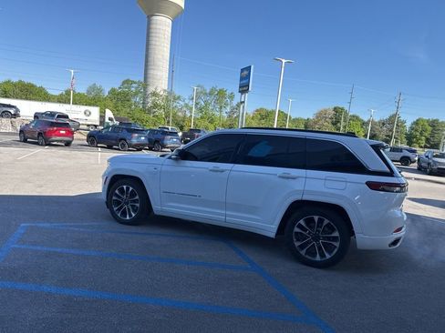 Used 2024 Jeep Grand Cherokee Overland w/ Luxury Tech Group IV AWD/4WD image 14