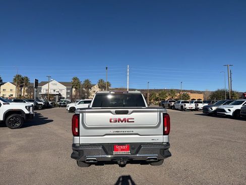 Used 2022 GMC Sierra 1500 SLT w/ X31 Off-Road Package image 6