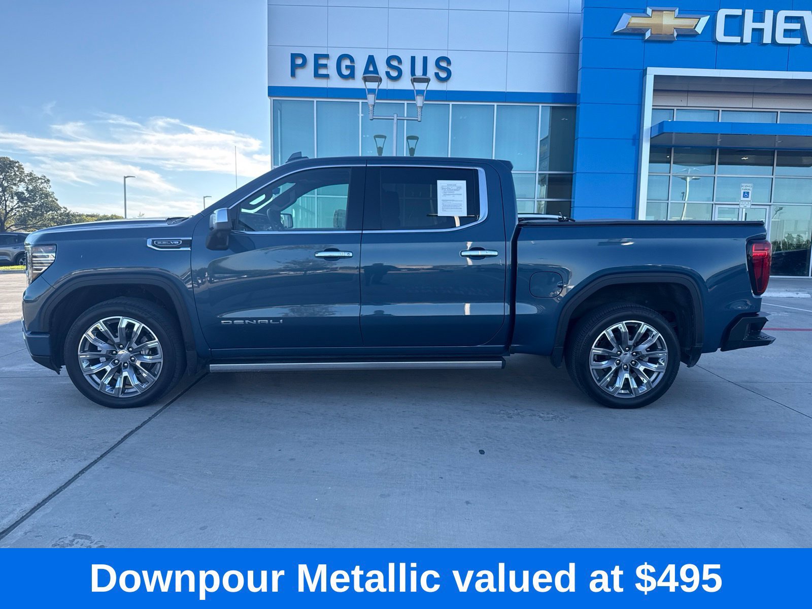 Used 2024 GMC Sierra 1500 Denali w/ Denali Reserve Package AWD/4WD image 2