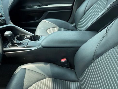 Used 2020 Toyota Camry SE FWD image 7