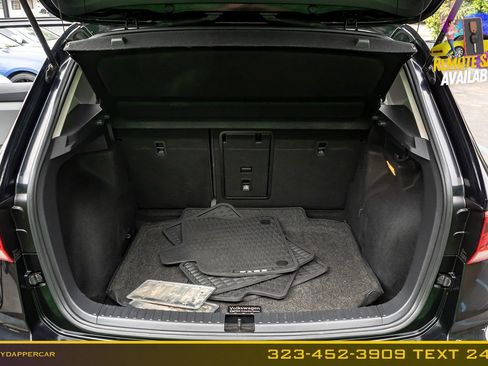 Used 2023 Volkswagen Taos SE w/ Panoramic Sunroof Package FWD image 17