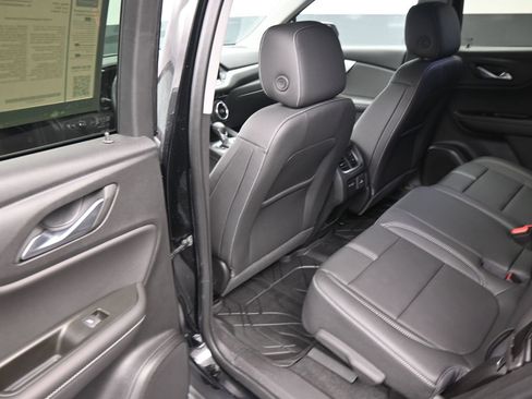 Used 2025 Chevrolet Blazer LT w/ Sound & Technology Package FWD image 17