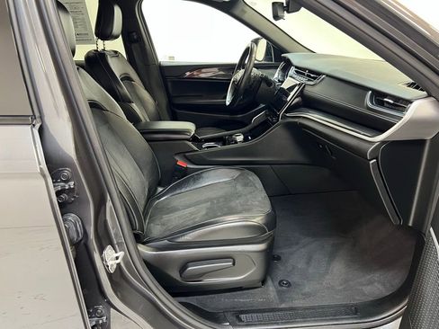 Used 2022 Jeep Grand Cherokee Altitude image 32