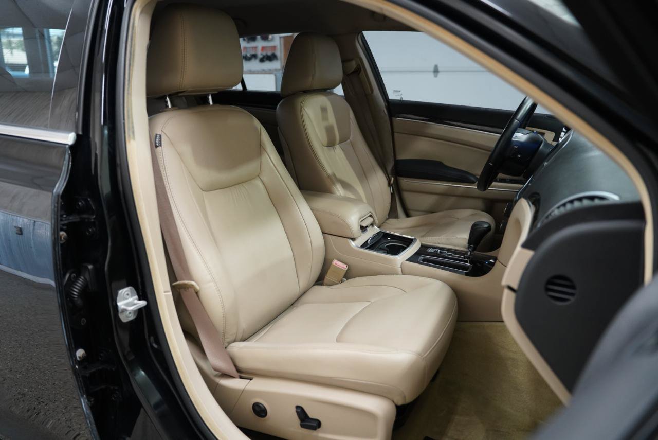 Used 2011 Chrysler 300 Limited RWD image 27