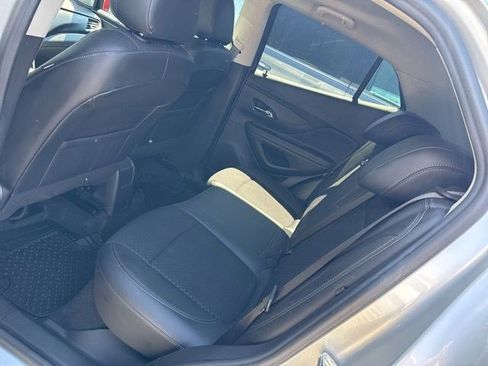 Used 2022 Buick Encore Preferred AWD/4WD image 5
