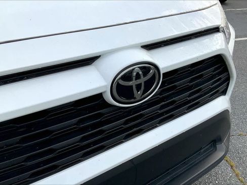 Used 2021 Toyota RAV4 XLE FWD image 29