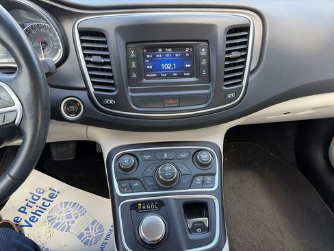 Used 2015 Chrysler 200 Limited w/ Convenience Group FWD image 11