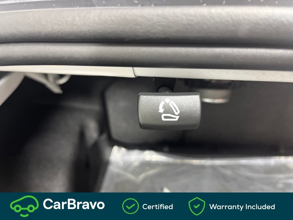 Certified 2018 Chevrolet Malibu Premier w/ Premier Sun and Wheel Package FWD image 7