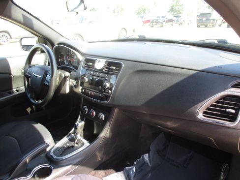 Used 2014 Chrysler 200 LX FWD image 24