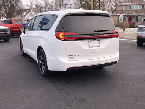 New 2026 Chrysler Pacifica Select image 6