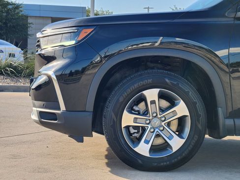 Used 2025 Honda Pilot EX-L image 8