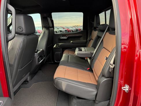 Used 2024 Chevrolet Silverado 1500 High Country image 12